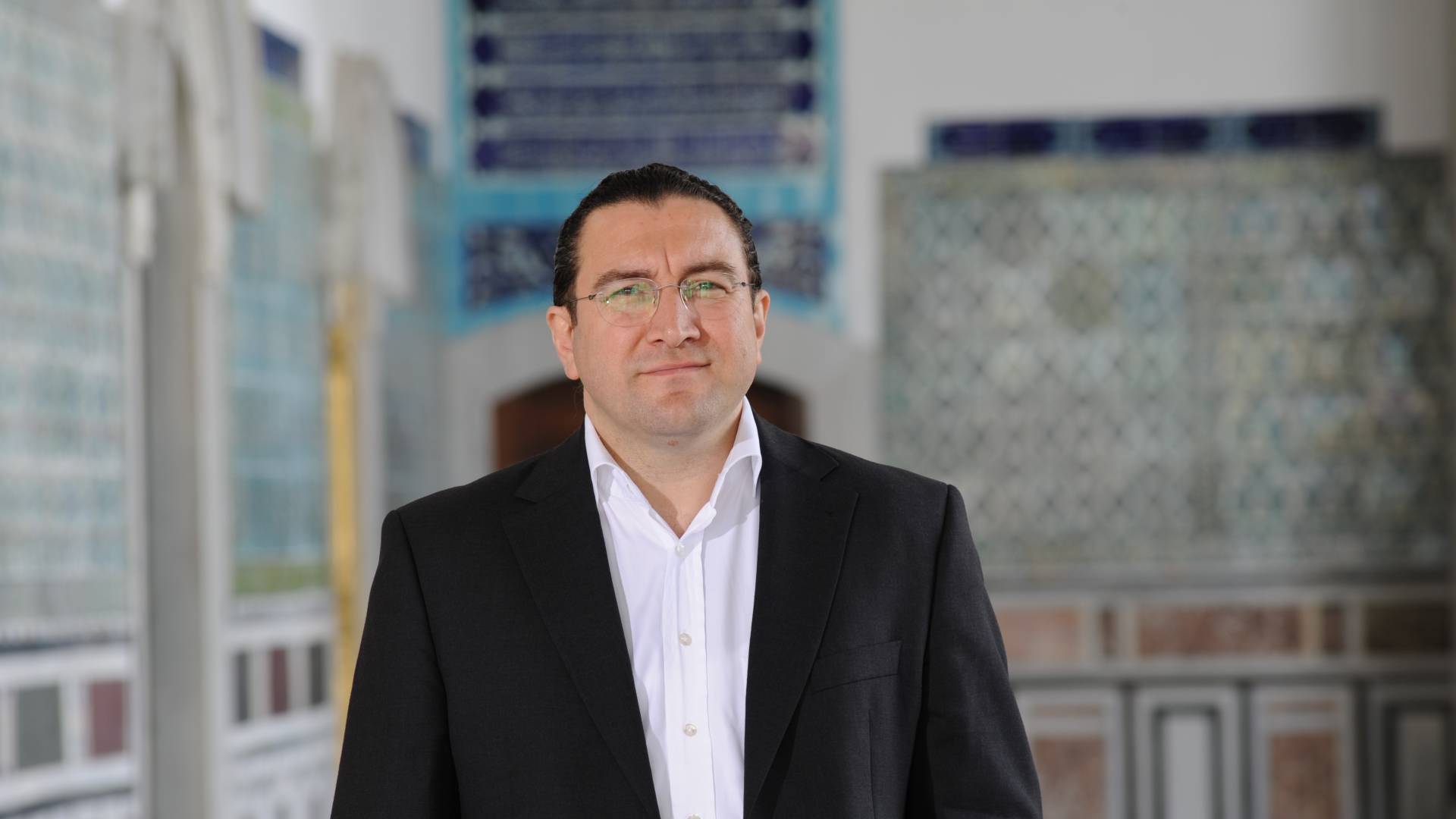 Mavi Ay Gri, Sarı Gece Duvar - Şirin Pancaroğlu