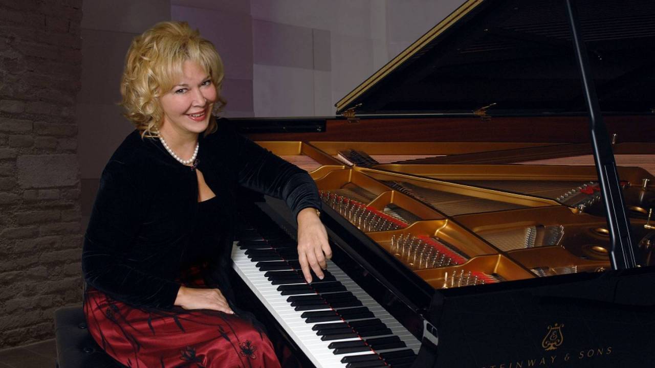 Mozart Gülsin Onay