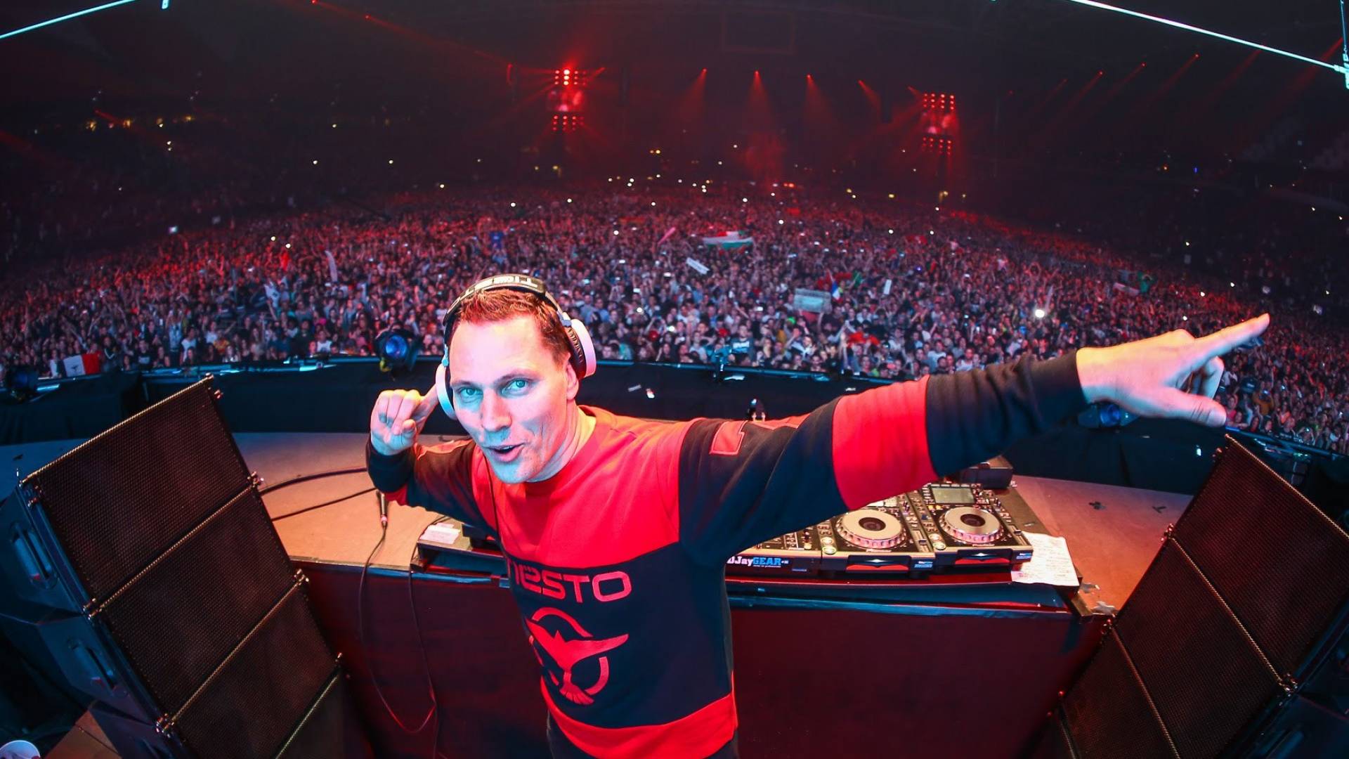 Tiesto instagram profile. Тиесто фото. Диджей Тиесто. Mesto нидерландский диджей. Тиесто оглох.