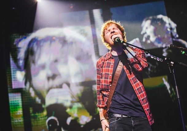 iTunes Festival 2014’te sahne alan Ed Sheeran 2 yıl aradan sonra Londra'daki hayranlarıyla buluştu.