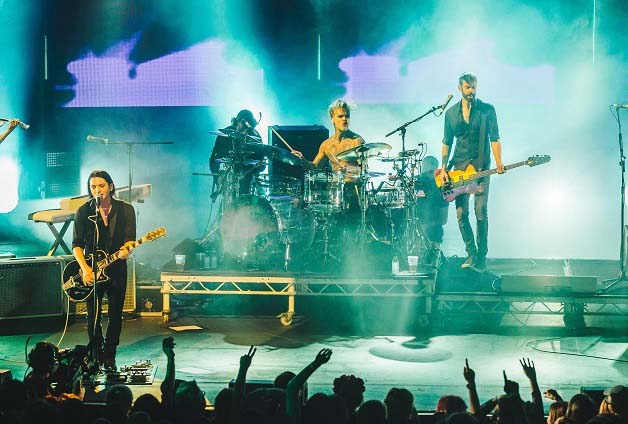 Vokalist Brian Molko, gitarist Stefan Osdol ve Steve Forrest’den oluşan Placebo Salı akşamı iTunes Festival kapsamında Londra Roundhouse’da konser verdi.
