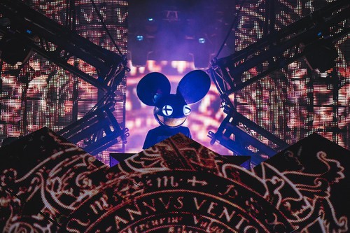 1 – 30 Eylül tarihleri arasında gerçekleşecek iTunes Festival’in açılışını bu yıl İspanyol DJ deadmau5 yaptı…