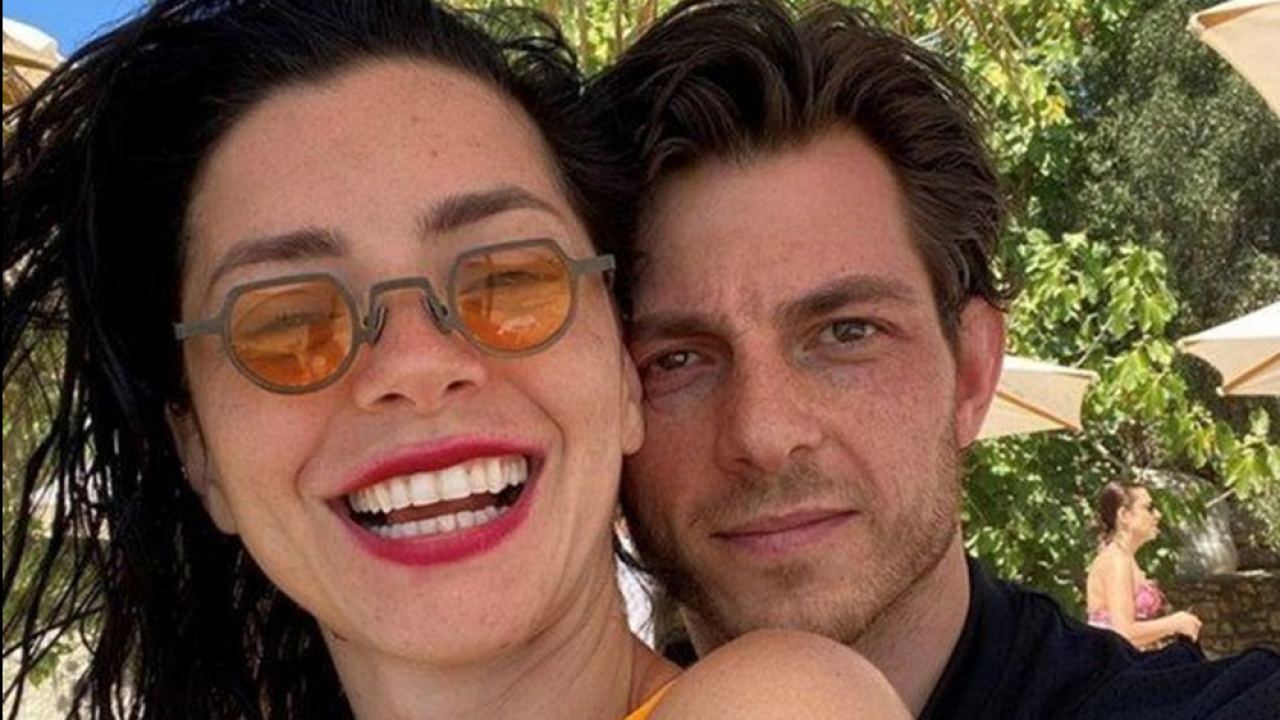 MERVE BOLUĞUR’DAN YATAK POZU!